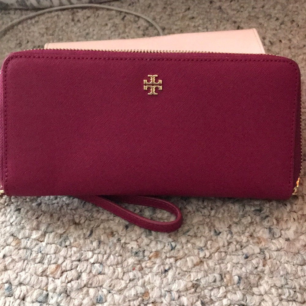 Brand new Tory Burch wristlet/wallet